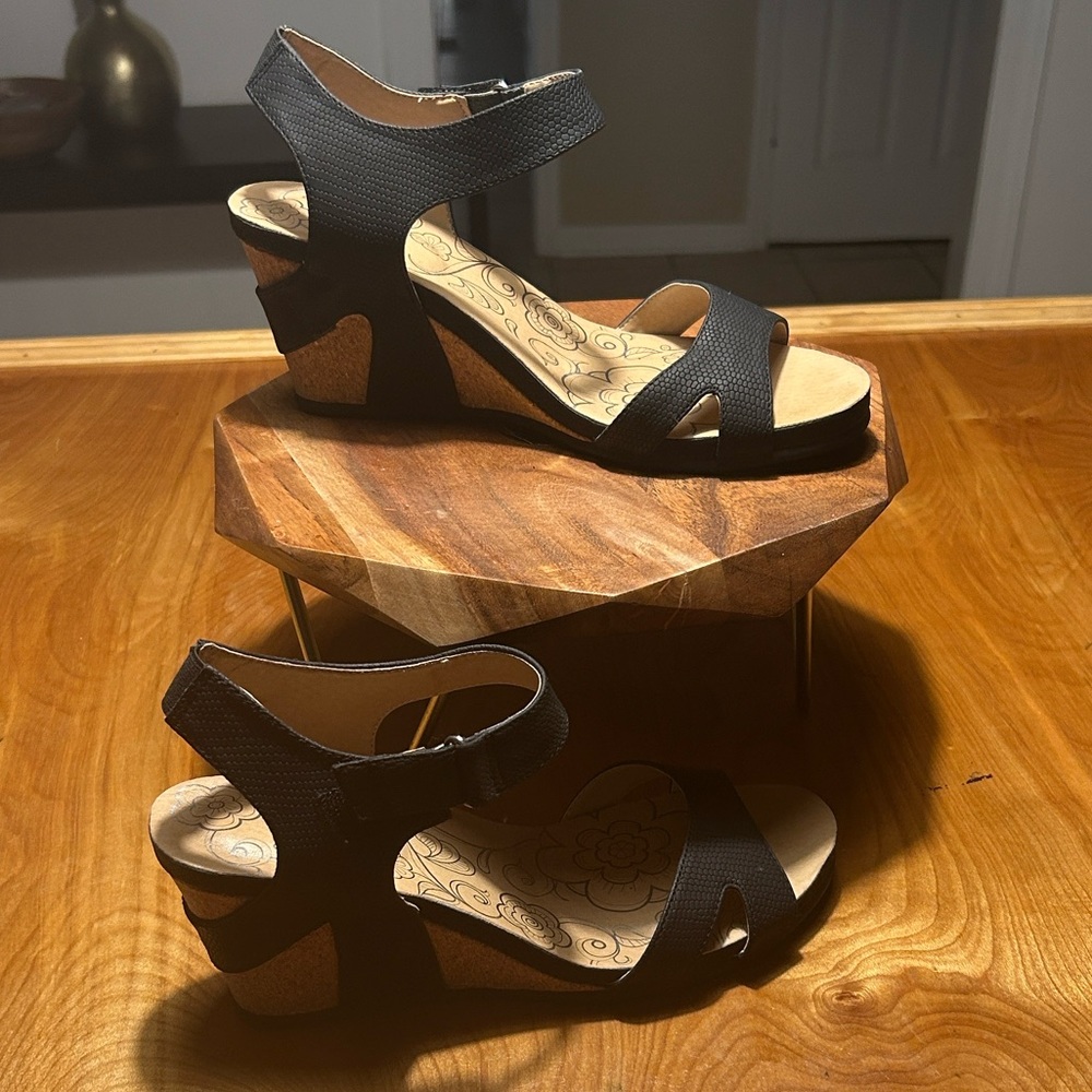 Tori Wedges